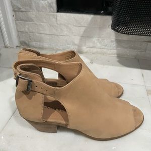 Lucky Brand open toe shoes good condition size 7.5